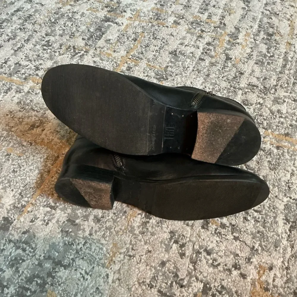 FRYE MELISSA SHORT BUTTON BOOT! EUC! SIZE 8.5